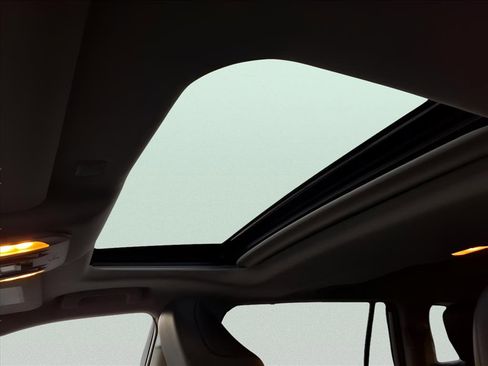 Used 2021 Toyota Highlander XLE image 11