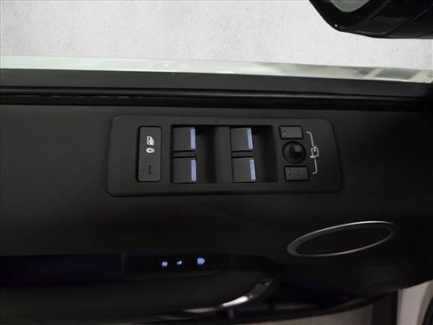 New 2026 Land Rover Discovery S AWD/4WD image 29