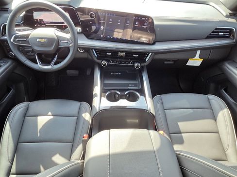 New 2025 Chevrolet Suburban Premier image 8