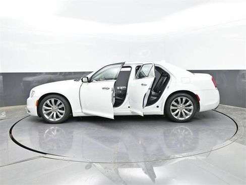 Used 2020 Chrysler 300 Limited image 26
