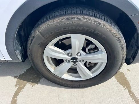 Used 2025 Kia Sorento LX FWD image 8