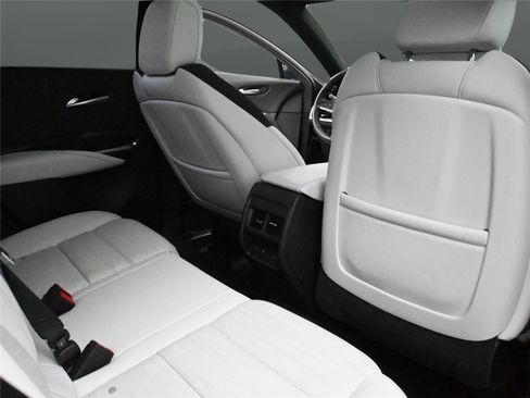 Used 2024 Cadillac XT4 Sport image 37