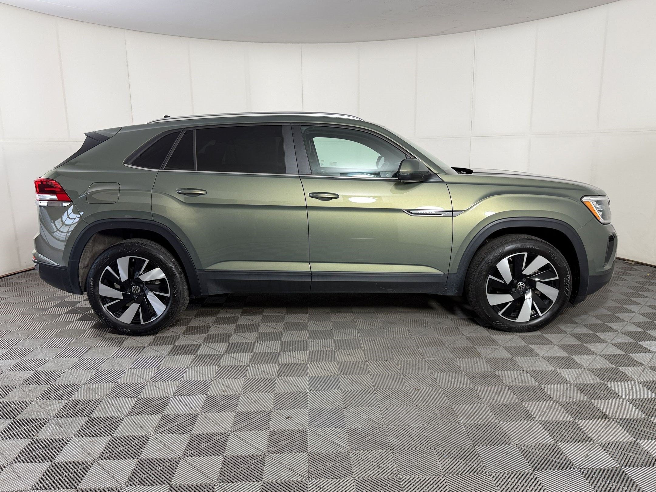 Used 2026 Volkswagen Atlas Cross Sport SE AWD/4WD image 8