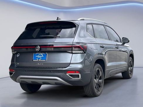 New 2026 Volkswagen Taos SE FWD image 5