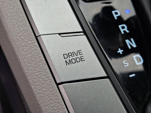 Used 2020 Hyundai Elantra SE FWD image 27