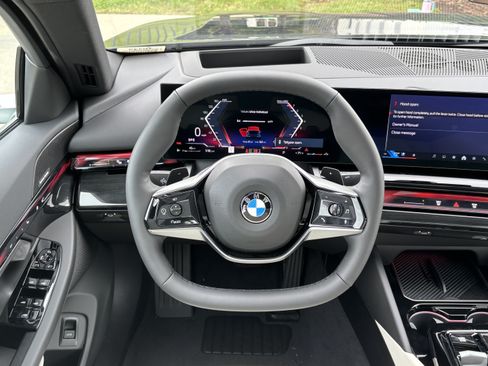 Used 2026 BMW 530i w/ Premium Package RWD image 18