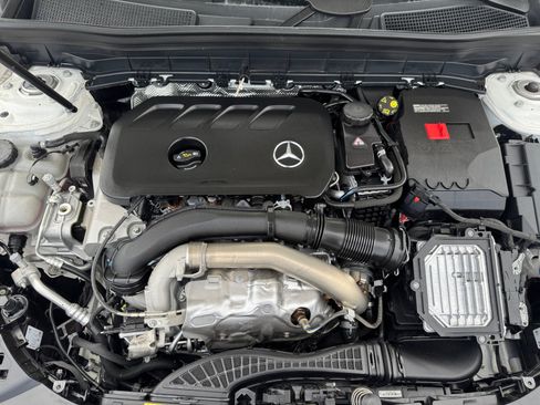 Used 2026 Mercedes-Benz GLB 250 4MATIC image 11