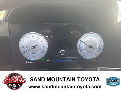 Used 2023 Hyundai Elantra Limited FWD image 17