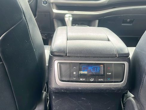 Used 2017 Toyota Highlander Limited w/ Carpet Mat Package AWD/4WD image 22