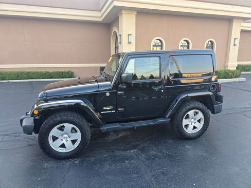 Used 2012 Jeep Wrangler Sahara w/ Connectivity Group AWD/4WD image 4