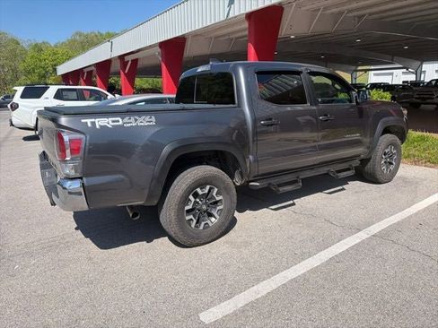 Used 2020 Toyota Tacoma TRD Off-Road AWD/4WD image 9