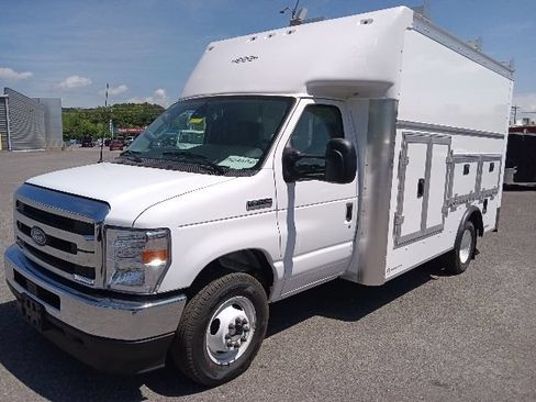 New 2026 Ford E-350 and Econoline 350 Super Duty w/ Power Equipment Group RWD image 7
