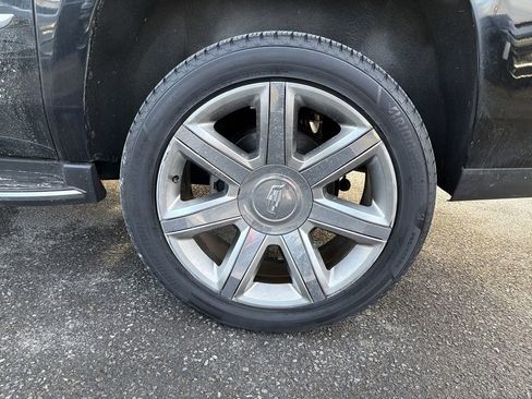 Used 2018 Cadillac Escalade ESV Luxury image 32