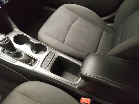 Used 2018 Chevrolet Cruze LT w/ Convenience Package FWD image 26