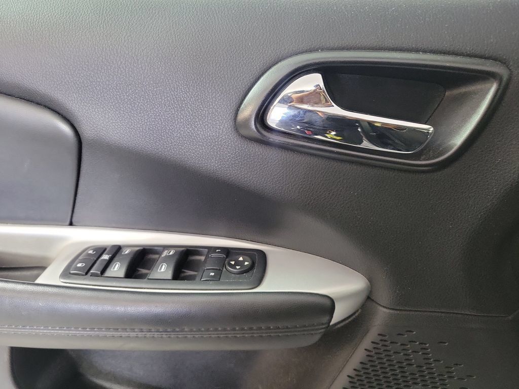 Used 2016 Dodge Journey SE w/ Flexible Seating Group FWD image 16