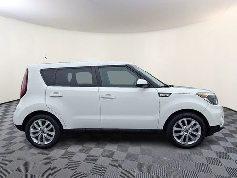 Used 2018 Kia Soul + FWD image 9