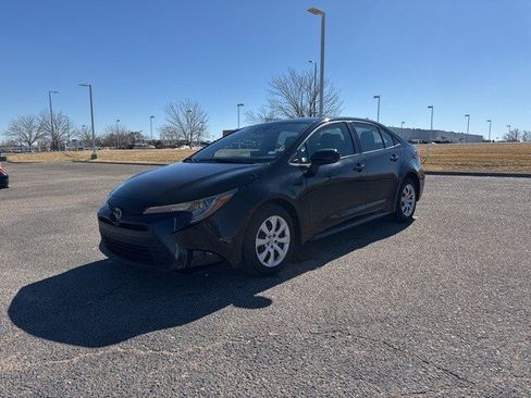 Used 2025 Toyota Corolla LE image 3