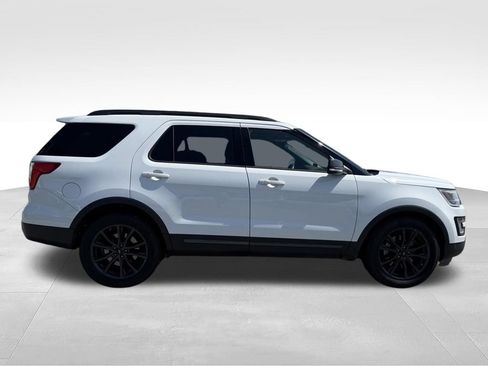 Used 2017 Ford Explorer XLT w/ Equipment Group 202A FWD image 27