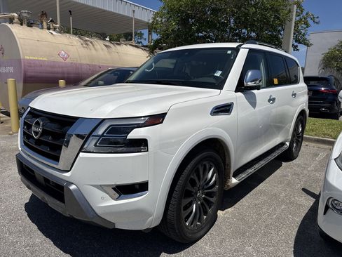 Used 2023 Nissan Armada Platinum w/ Captain's Chairs Package RWD image 4