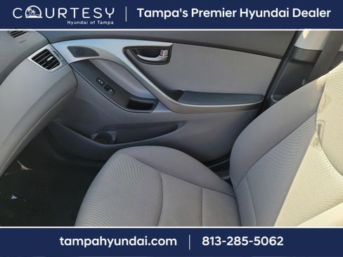 Used 2015 Hyundai Elantra SE image 22