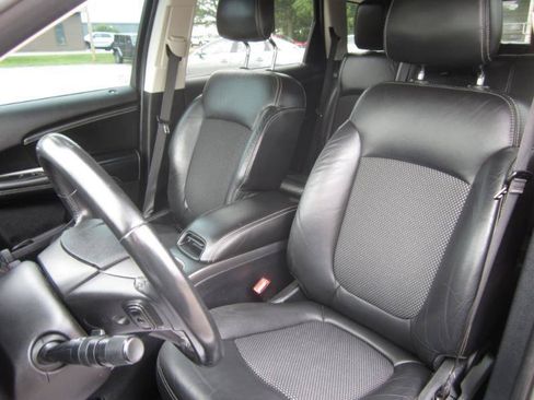 Used 2017 Dodge Journey Crossroad FWD image 11
