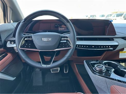New 2026 Cadillac Optiq Luxury 2 image 7