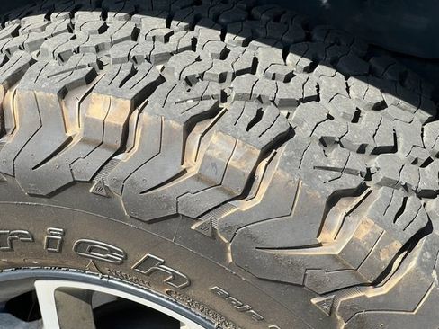 Used 2019 Jeep Wrangler Unlimited Rubicon w/ LED Lighting Group AWD/4WD image 12