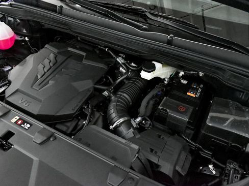 Certified 2024 Kia Carnival LX image 3