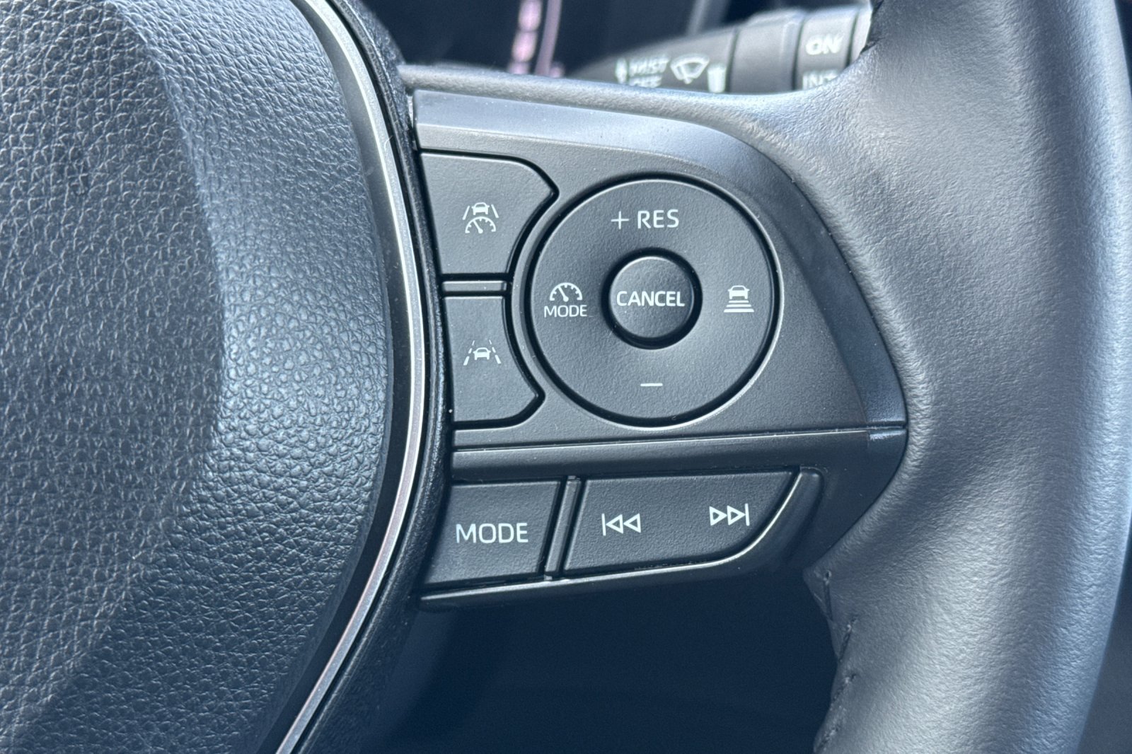 Certified 2024 Toyota Corolla Cross AWD Hybrid w/ Convenience Package image 32