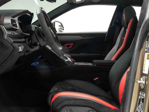 Used 2024 Lamborghini Urus Performante image 11