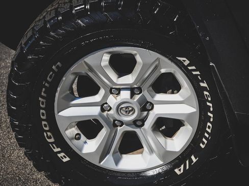 Used 2019 Toyota 4Runner SR5 AWD/4WD image 22