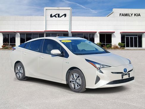 Used 2018 Toyota Prius Four image 1
