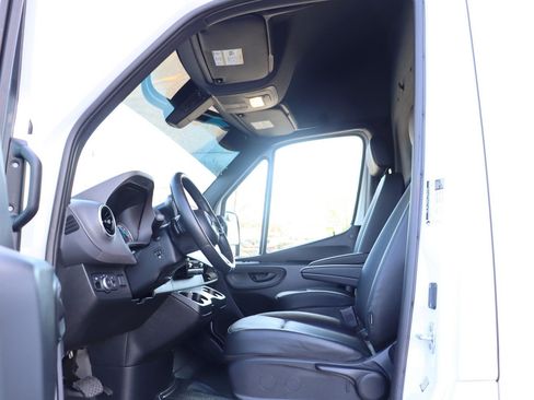 Used 2024 Mercedes-Benz eSprinter 170 Cargo image 10