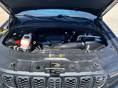 Used 2023 Jeep Grand Cherokee L Summit w/ Advanced Protech Group IV AWD/4WD image 9