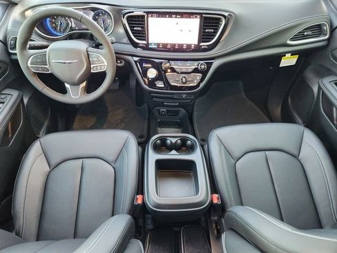 New 2026 Chrysler Pacifica Select FWD image 17