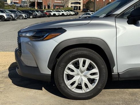 Used 2025 Toyota Corolla Cross L image 12