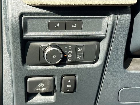 Used 2022 Ford Expedition Limited AWD/4WD image 11