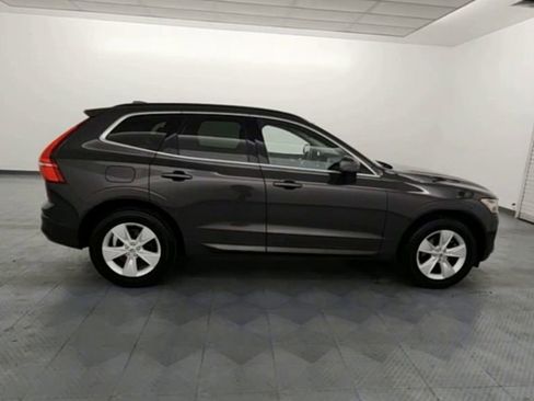 Used 2022 Volvo XC60 B5 Momentum image 9