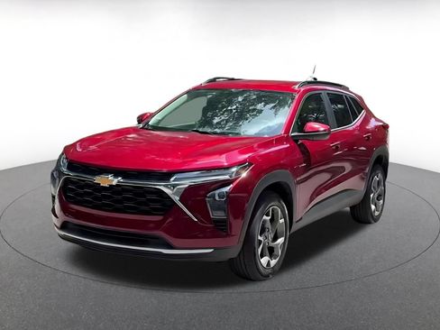 Used 2025 Chevrolet Trax LT FWD image 6