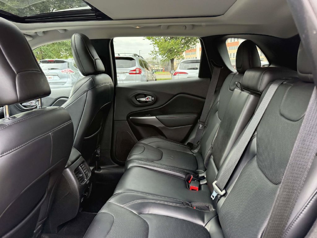 Used 2021 Jeep Cherokee Limited w/ Elite Package AWD/4WD image 17