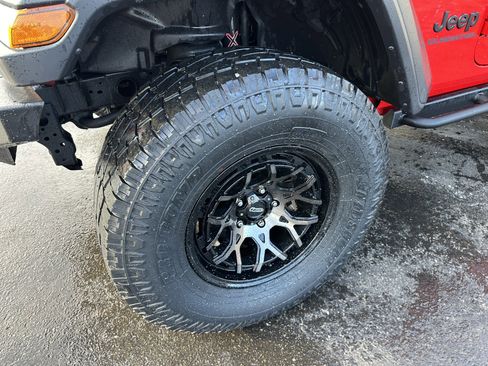 Used 2020 Jeep Gladiator Sport w/ Quick Order Package 24S image 9