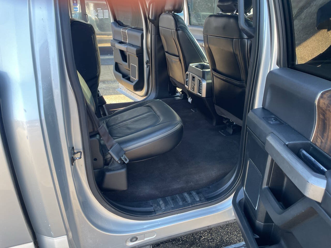 Used 2016 Ford F150 Platinum w/ Equipment Group 701A Luxury AWD/4WD image 29