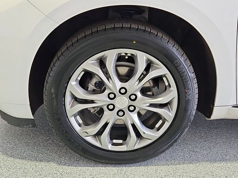 Used 2021 Buick Enclave Avenir w/ Avenir Technology Package AWD/4WD image 11