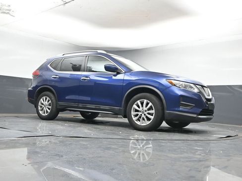 Used 2017 Nissan Rogue SV w/ Sun & Sound Touring Package image 16