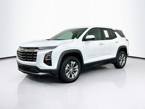 Used 2025 Chevrolet Equinox LT AWD/4WD image 3