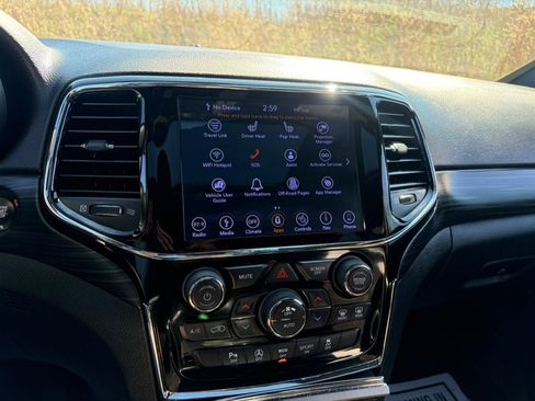 Used 2019 Jeep Grand Cherokee Altitude image 28