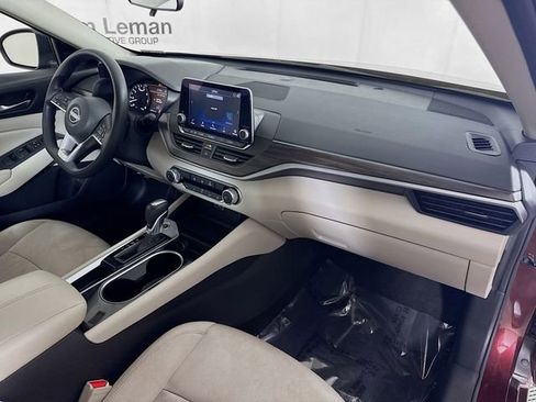 Used 2024 Nissan Altima 2.5 SV image 25
