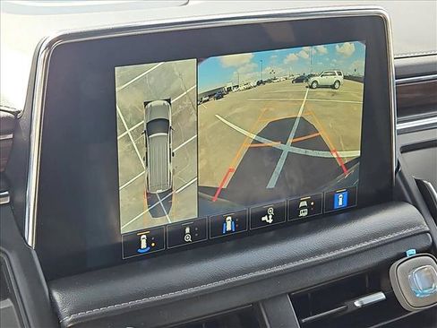 Used 2022 Chevrolet Suburban LT w/ Luxury Package image 13