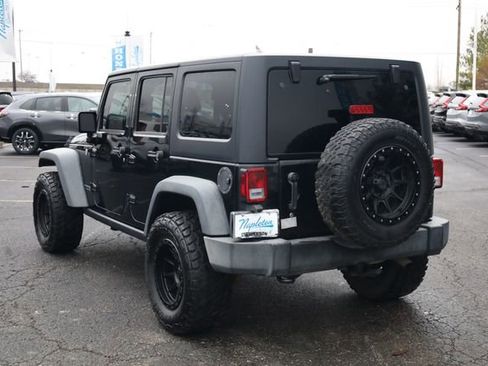 Used 2018 Jeep Wrangler Unlimited Rubicon w/ Connectivity Group image 6