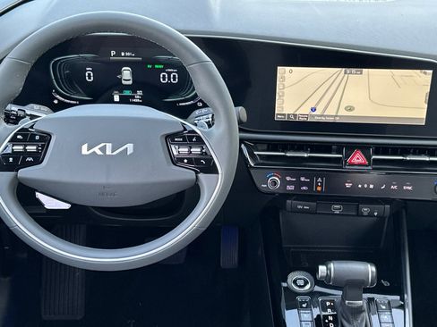 Used 2024 Kia Niro FWD image 14